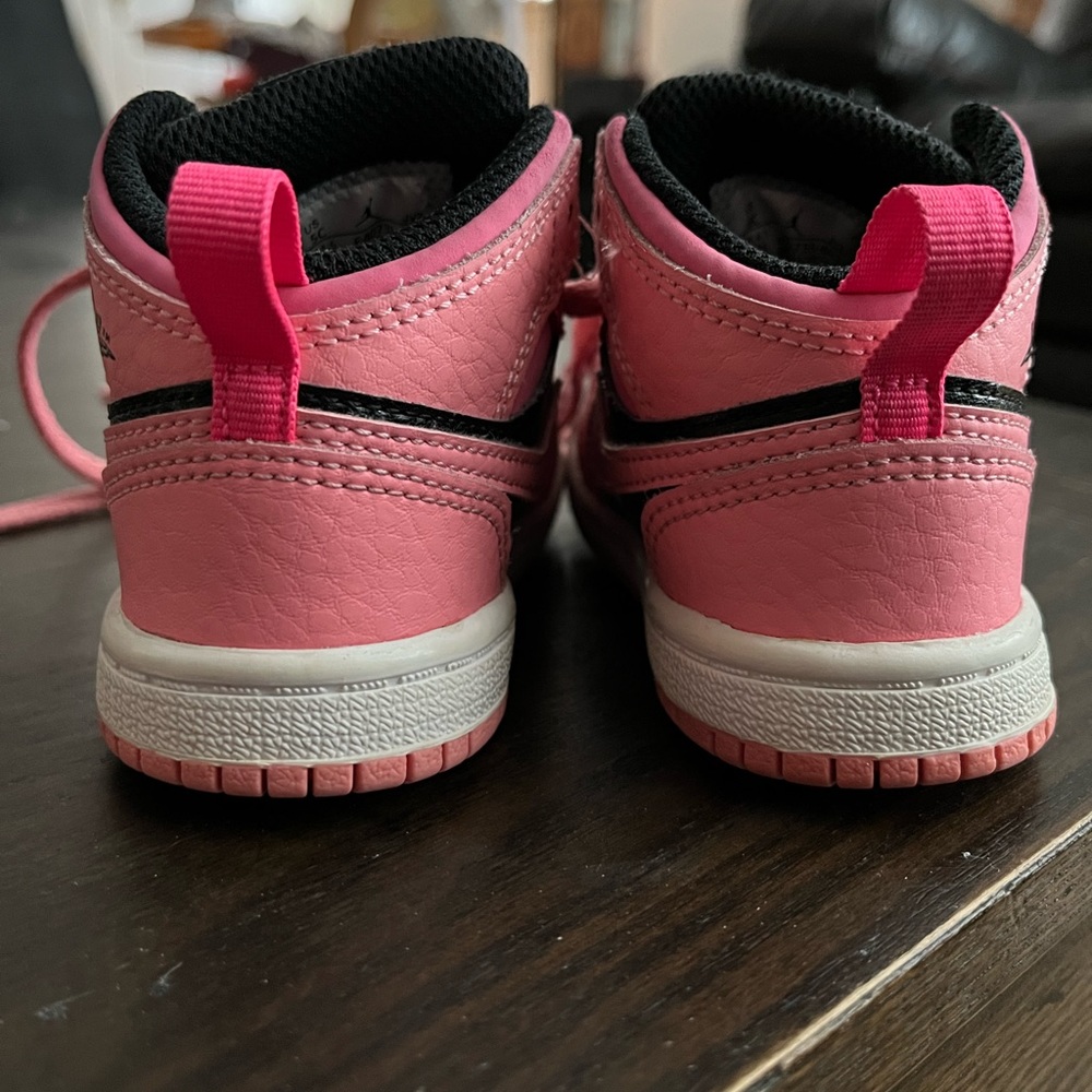 Jordan 1 mid size 5C